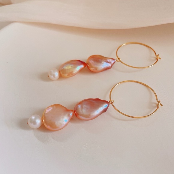 Real Pink peach Drop coin pearl hoop earrings - Picture 3 of 5